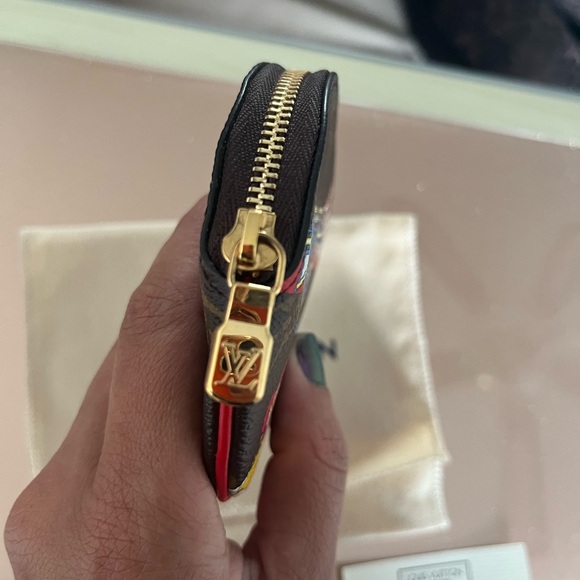 Louis Vuitton Limited Edition 2020 Christmas Animation Round Coin Purse - Picture 5 of 7